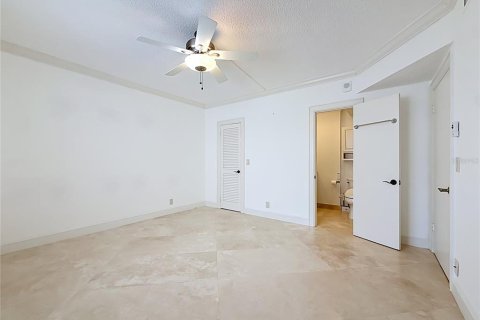 Condo in Saint Pete Beach, Florida, 2 bedrooms  № 2317494 - photo 28