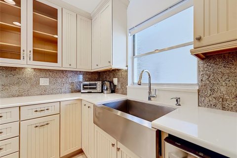 Condo in Saint Pete Beach, Florida, 2 bedrooms  № 2317494 - photo 12