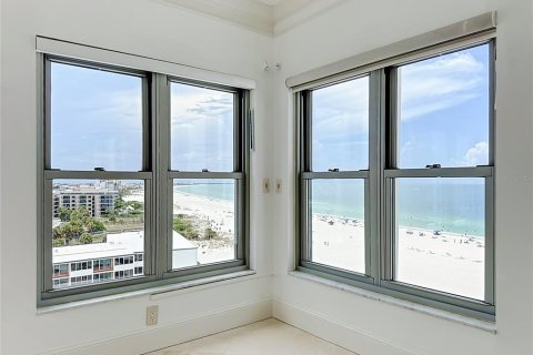 Condo in Saint Pete Beach, Florida, 2 bedrooms  № 2317494 - photo 3