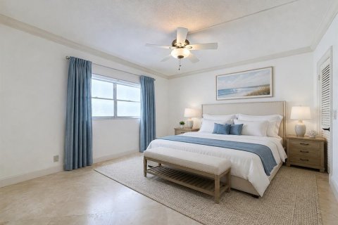 Condo in Saint Pete Beach, Florida, 2 bedrooms  № 2317494 - photo 24