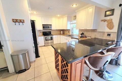 Купить виллу или дом в Форт-Лодердейл, Флорида 4 спальни, 162.67м2, № 2027104 - фото 2