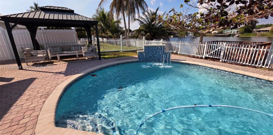 Дом в Форт-Лодердейл, Флорида 4 спальни, 162.67м2 № 2027104