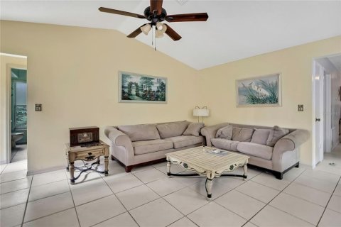 House in Spring Hill, Florida 2 bedrooms, 163.88 sq.m. № 1744968 - photo 9