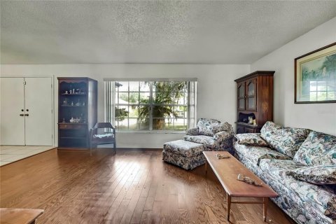 House in Spring Hill, Florida 2 bedrooms, 163.88 sq.m. № 1744968 - photo 10