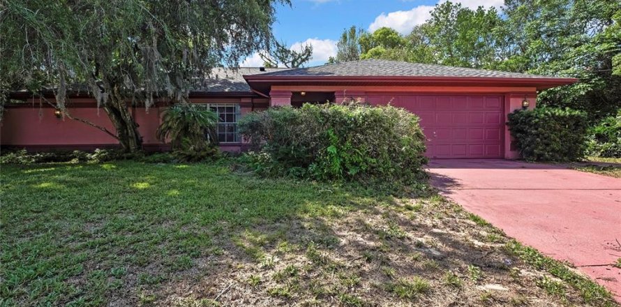 House in Spring Hill, Florida 2 bedrooms, 163.88 sq.m. № 1744968