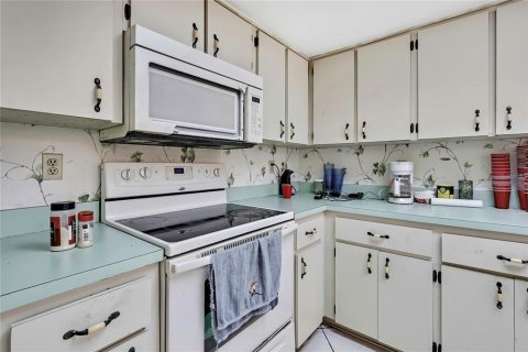 House in Spring Hill, Florida 2 bedrooms, 163.88 sq.m. № 1744968 - photo 14