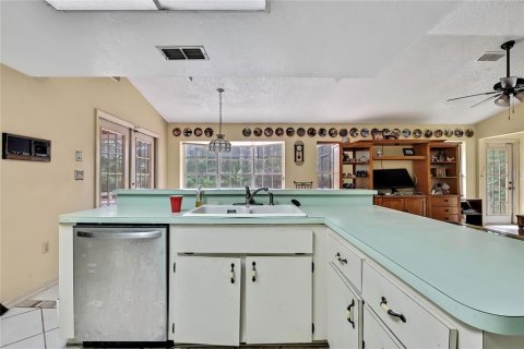 House in Spring Hill, Florida 2 bedrooms, 163.88 sq.m. № 1744968 - photo 15