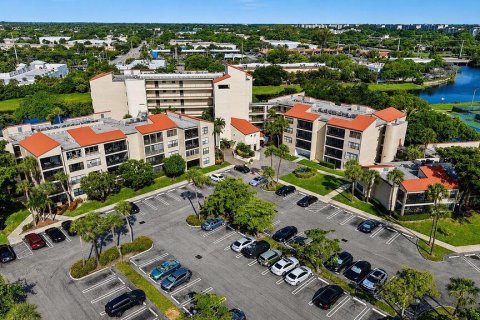 Condo in Pompano Beach, Florida, 2 bedrooms  № 2188885 - photo 11