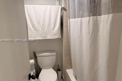 Condominio en alquiler en Weston, Florida, 2 dormitorios, 114.36 m2 № 2058165 - foto 17