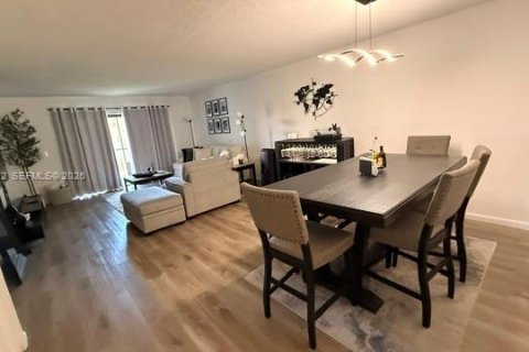 Condominio en alquiler en Weston, Florida, 2 dormitorios, 114.36 m2 № 2058165 - foto 4