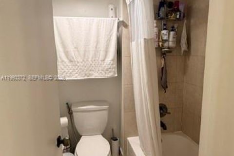 Condominio en alquiler en Weston, Florida, 2 dormitorios, 114.36 m2 № 2058165 - foto 15