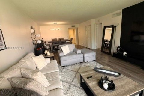 Condominio en alquiler en Weston, Florida, 2 dormitorios, 114.36 m2 № 2058165 - foto 5