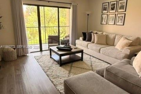 Condominio en alquiler en Weston, Florida, 2 dormitorios, 114.36 m2 № 2058165 - foto 11