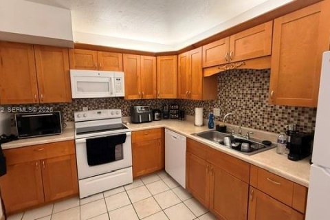 Condominio en alquiler en Weston, Florida, 2 dormitorios, 114.36 m2 № 2058165 - foto 3