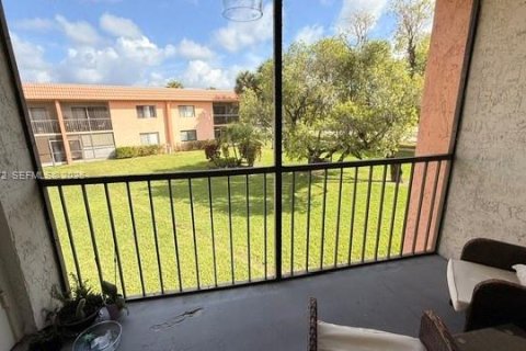 Condominio en alquiler en Weston, Florida, 2 dormitorios, 114.36 m2 № 2058165 - foto 19