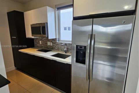 Снять в аренду кондоминиум в Дорал, Флорида 1 спальня, 241.45м2, № 1994743 - фото 12