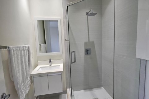 Снять в аренду кондоминиум в Дорал, Флорида 1 спальня, 241.45м2, № 1994743 - фото 3