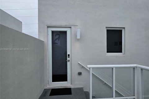 Снять в аренду кондоминиум в Дорал, Флорида 1 спальня, 241.45м2, № 1994743 - фото 15