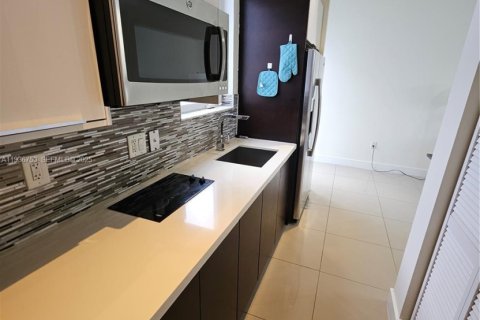 Снять в аренду кондоминиум в Дорал, Флорида 1 спальня, 241.45м2, № 1994743 - фото 10