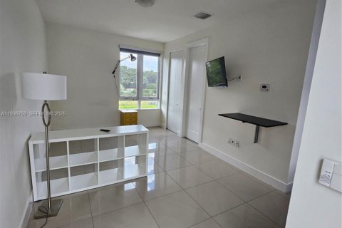 Снять в аренду кондоминиум в Дорал, Флорида 1 спальня, 241.45м2, № 1994743 - фото 7