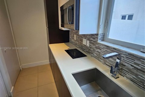 Снять в аренду кондоминиум в Дорал, Флорида 1 спальня, 241.45м2, № 1994743 - фото 11