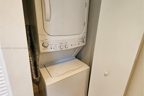 Снять в аренду кондоминиум в Дорал, Флорида 1 спальня, 241.45м2, № 1994743 - фото 13