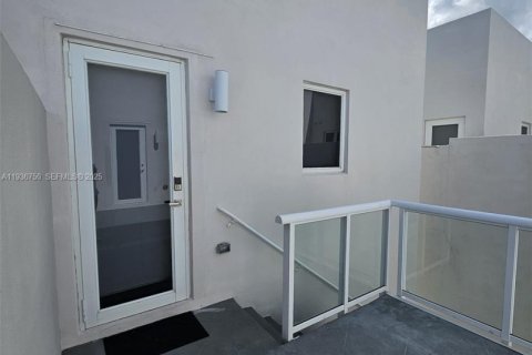 Снять в аренду кондоминиум в Дорал, Флорида 1 спальня, 241.45м2, № 1994743 - фото 14