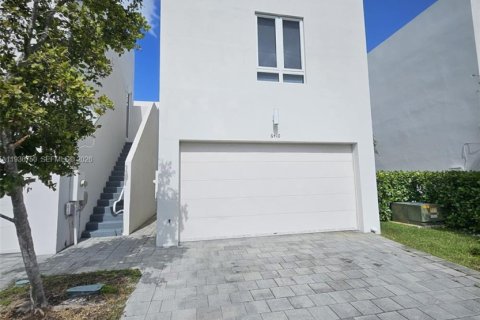 Снять в аренду кондоминиум в Дорал, Флорида 1 спальня, 241.45м2, № 1994743 - фото 21