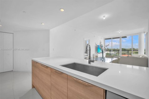 Copropriété à louer à Bay Harbor Islands, Floride: 2 chambres, 118.91 m2 № 2390149 - photo 11