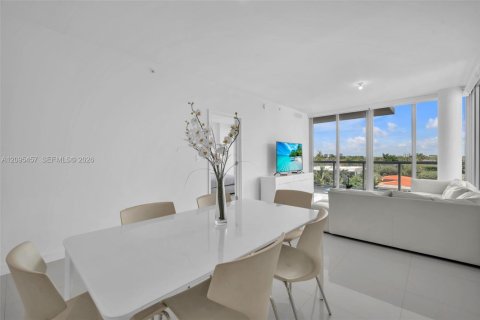 Copropriété à louer à Bay Harbor Islands, Floride: 2 chambres, 118.91 m2 № 2390149 - photo 14