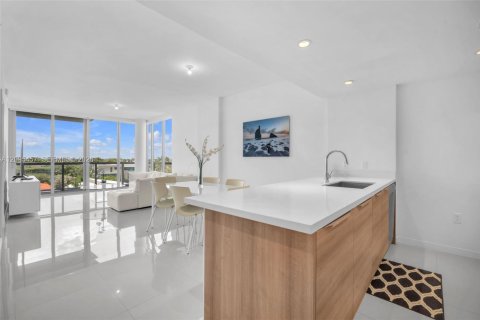 Copropriété à louer à Bay Harbor Islands, Floride: 2 chambres, 118.91 m2 № 2390149 - photo 7