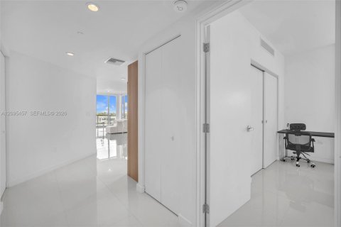 Copropriété à louer à Bay Harbor Islands, Floride: 2 chambres, 118.91 m2 № 2390149 - photo 23
