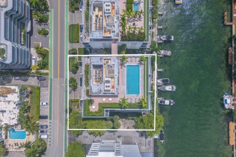 Copropriété à louer à Bay Harbor Islands, Floride: 2 chambres, 118.91 m2 № 2390149 - photo 6
