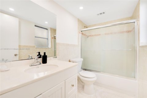 Condo in Boca Raton, Florida, 2 bedrooms  № 1728685 - photo 10