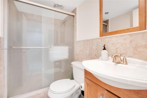Condo in Boca Raton, Florida, 2 bedrooms  № 1728685 - photo 12