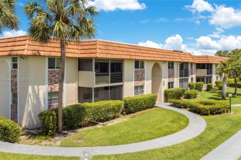 Condo in Boca Raton, Florida, 2 bedrooms  № 1728685 - photo 1