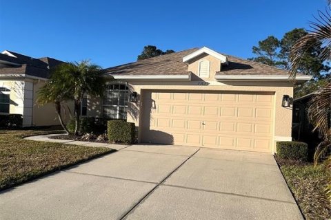 House in Land O' Lakes, Florida 3 bedrooms, 168.99 sq.m. № 2112386 - photo 2