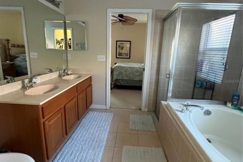House in Land O' Lakes, Florida 3 bedrooms, 168.99 sq.m. № 2112386 - photo 18