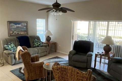 House in Land O' Lakes, Florida 3 bedrooms, 168.99 sq.m. № 2112386 - photo 11