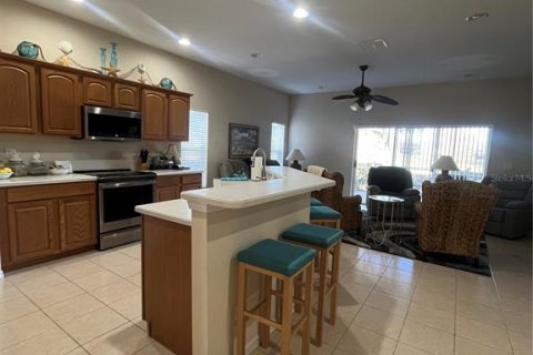 House in Land O' Lakes, Florida 3 bedrooms, 168.99 sq.m. № 2112386 - photo 10