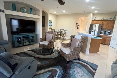 House in Land O' Lakes, Florida 3 bedrooms, 168.99 sq.m. № 2112386 - photo 15
