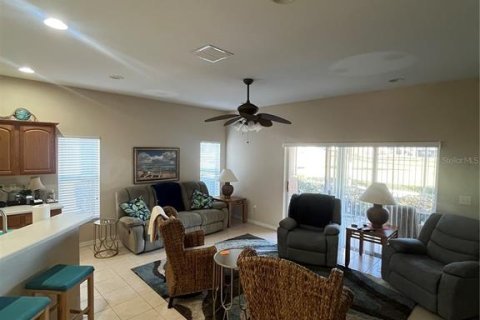 House in Land O' Lakes, Florida 3 bedrooms, 168.99 sq.m. № 2112386 - photo 12