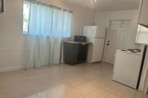 Casa en alquiler en Dania Beach, Florida, 1 dormitorio, 32.52 m2 № 2010563 - foto 4