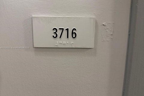 Copropriété à vendre à Miami, Floride: 2 chambres, 104.61 m2 № 1716191 - photo 29
