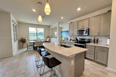 Casa en venta en Hollywood, Florida, 5 dormitorios, 232.35 m2 № 1788636 - foto 5
