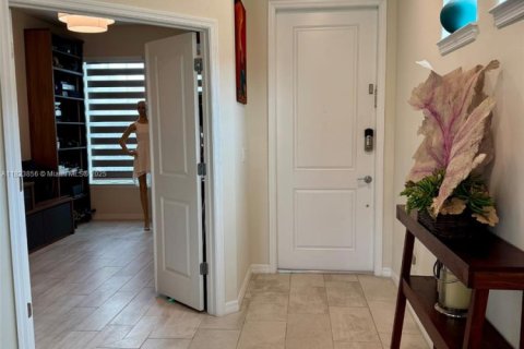 Casa en venta en Hollywood, Florida, 5 dormitorios, 232.35 m2 № 1788636 - foto 22