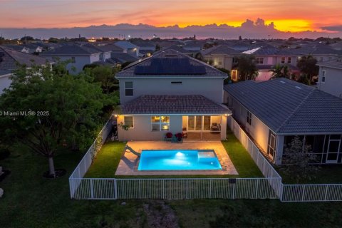 Casa en venta en Hollywood, Florida, 5 dormitorios, 232.35 m2 № 1788636 - foto 1