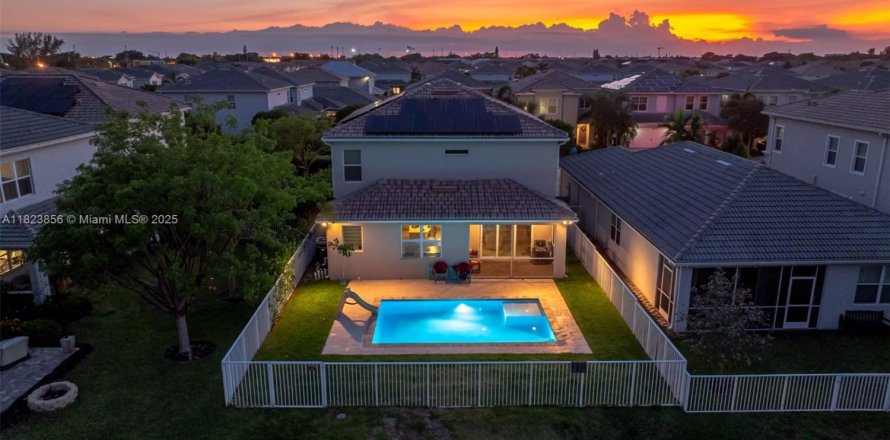 Casa en Hollywood, Florida 5 dormitorios, 232.35 m2 № 1788636