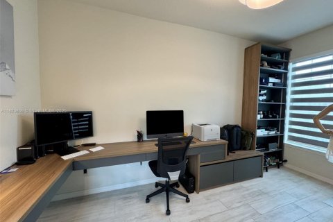 Casa en venta en Hollywood, Florida, 5 dormitorios, 232.35 m2 № 1788636 - foto 24
