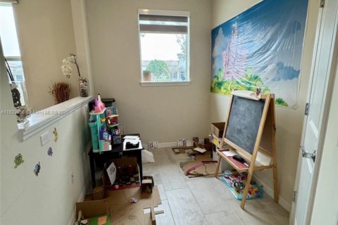 Casa en venta en Hollywood, Florida, 5 dormitorios, 232.35 m2 № 1788636 - foto 8